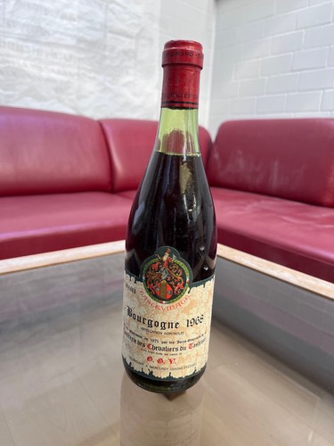 Seltener burgundischer wein - seltener,