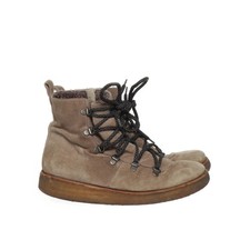 Angulus, Schnürstiefel