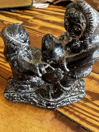 The wolf soulptures - the,