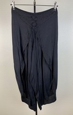 DIVIDED by H&M Gr. 38 weite Hose schwarz Viskose Haremshose bestickt Blumen 9B9
