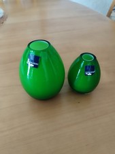 Zwei Kleine Vase Aus Grünem