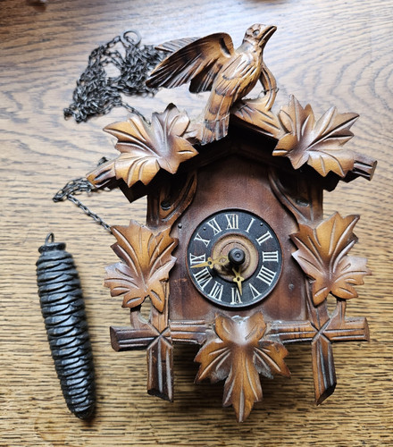 Antike kuckucksuhr aus holz - kuckucksuhr,