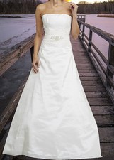 Brautkleid Nr. 36 aus Taft in