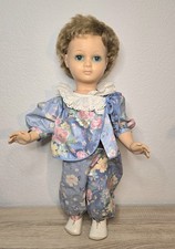 Nette Kunststoff Puppe Bella