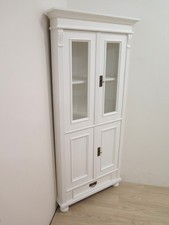 schöner Landhaus Eckschrank-Vitrine in Weichholz massiv in Weiß von Antik-Lux