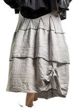 ausgefallener Rock in hellgrau