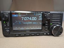 ICOM 705 HF/50/144/430MHz 10W All Mode Portable IC Transceiver Amateurfunk.