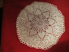  Deckchen rund gestrickt weiß