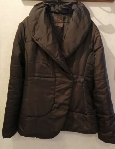 Braune daunenjacke mit großem - daunenjacke,