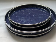 4 blaue Teller bzw