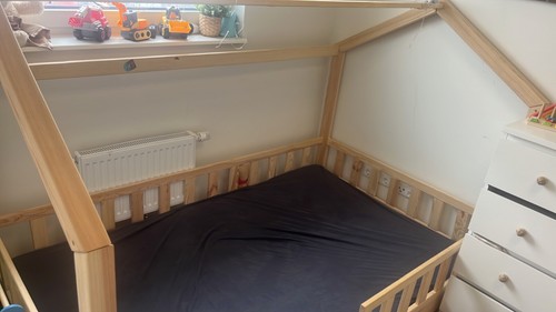 kinderbett