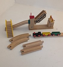 Holzeisenbahn Zugbrücke Zug