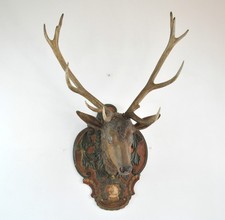 Hirschkopf, holzgeschnitzt