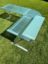Eck-Schreibtisch, Glas auf Alu-Rahmen, mit oberer Ablage