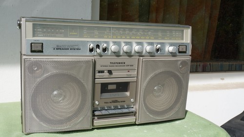 Radio cassetten recorder