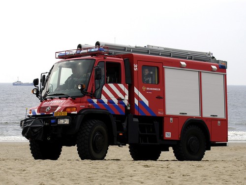Cars 2000 mercedes benz - , unimog