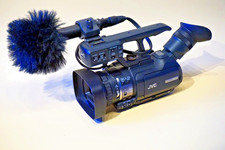 Professioneller 3 CCD HD Camcorder JVC GY-HM100E + viel Zubehör - NEUWERTIG!