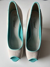 Hellbeige Peep toes mit