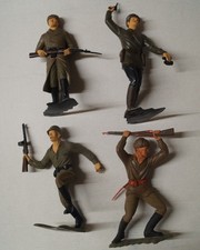 4 Russische Soldaten aus dem 2. Weltkrieg  fertig gebaut und bemalt 1/12 (140mm)