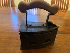 Altes Guß-Bügeleisen-Antik