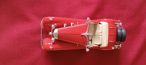 Modellauto mercedes benz - 1:18,