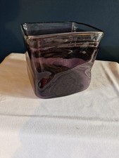 Lila mundgeblasene Glas