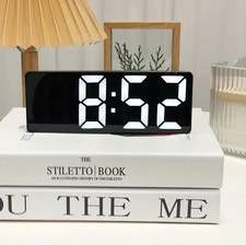 Moderner LED Digital Wecker mit Temperaturanzeige Und Vieles Mehr