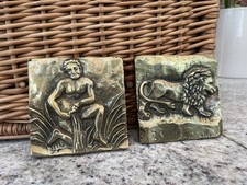 2x Vintage Messing-Relief – Sternzeichen Löwe & Wassermann – Mid-Century
