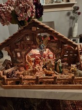 Biete zum Verkauf An Eine Schöne Weihnachtskrippe mit Beleuchtung L60cm 