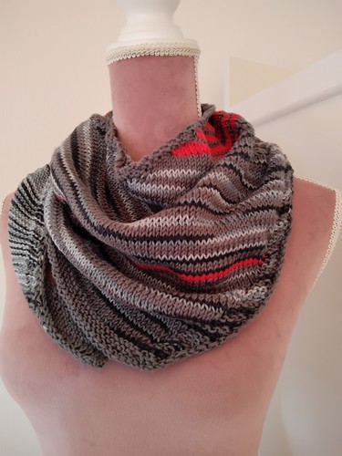Handgestricktes dreieckstuch - handgestricktes,