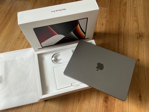 Macbook pro 32 - 14.2,