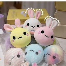 Diverse bunte Plüsch Häschen