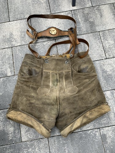 Alte kurze lederhose speckig - alte,