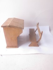 43467 antike alte Schreibtisch Schultisch Bank Schulbank Puppenstube 10x12x18cm