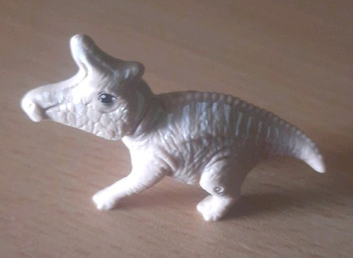 Dino aus kinder überraschung - kinder,