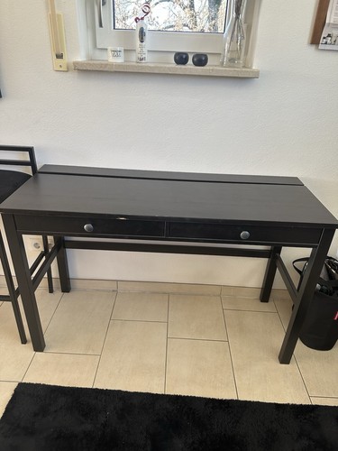 Schreibtisch