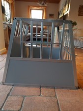 unbenutzte Hundetransportbox