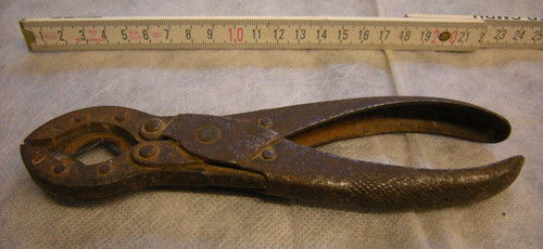 Alte zange aus metall - metall,