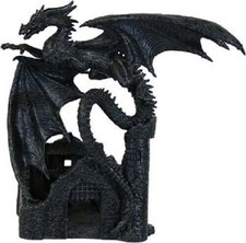 Mysticalls Drache schwarz, fliegt um Burg (130221)