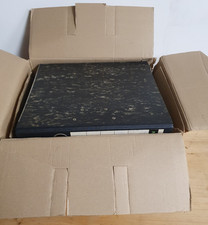 Kiste mit Aktenordnern, Schnellheftern und sonstigem Büromaterial,  gebraucht