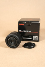 Sigma 30mm F2.8 DN EX Objektiv für Sony E-Mount - kleiner Defekt