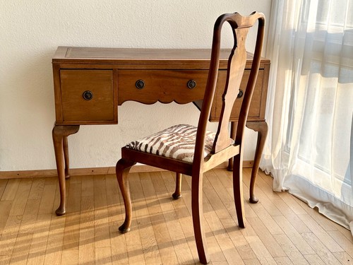 Antiker schreibtisch und stuhl - antiker,