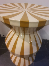 Metallhocker abstraktes - metallhocker,,