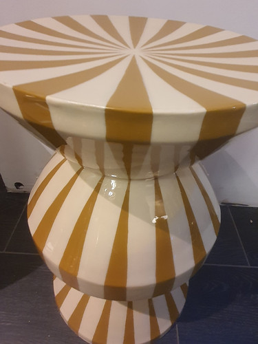 Metallhocker abstraktes - metallhocker,,