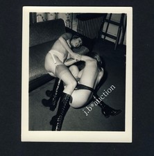 NUDE WOMEN FIGHTING / NACKTE FRAUEN RINGEN * Vintage 50s US Photo 