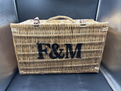 Fortnum und mason m - mason, f&m