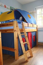 Thuka Hochbett Kinderbett Kiefer massiv mit Zelt und Vorhängen