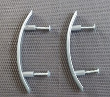 Schrankgriffe,  6,5 cm  Schraubenabstand, Plastik, silberfarbend mit Schrauben