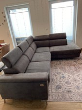 Sofa/Couch in grau , elektrisch ausfahrbar