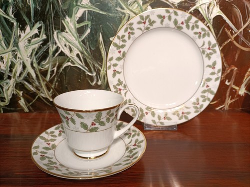 Noritake fine porcelain holly - fine, porcelain,